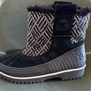 Sorel Black and White Snow Boots women’s 8/ kids 7